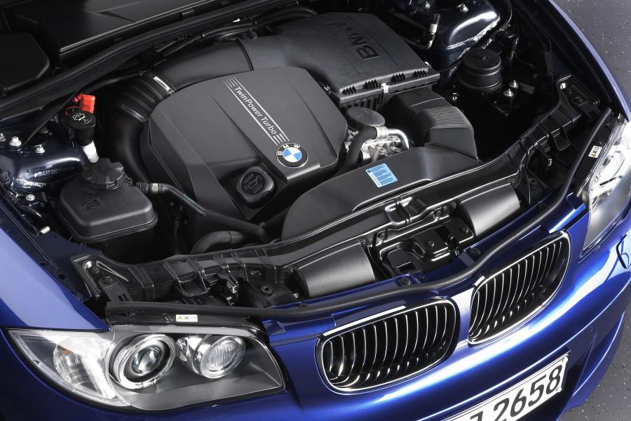  BMW 1-Series Convertible 2010 года  (фото 2 из 7)